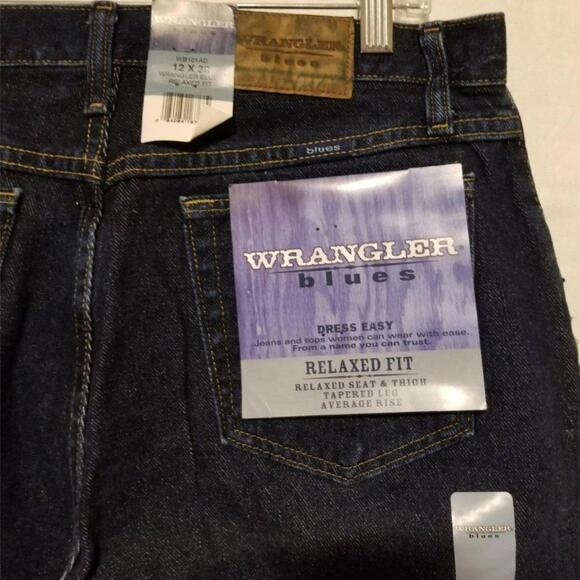 2/$30 Wrangler Blues Women’s Relaxed Fit Jeans Size 12 | Casual Everyday Denim - Picture 5 of 7